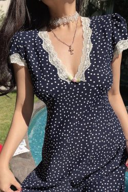 Handmade Illustrated Beauty French Lace V-Neck Puff Sleeve Maxi Dress – 2025 Spring/Summer Vacation Style