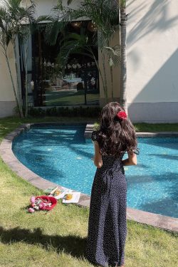 Handmade Illustrated Beauty French Lace V-Neck Puff Sleeve Maxi Dress – 2025 Spring/Summer Vacation Style