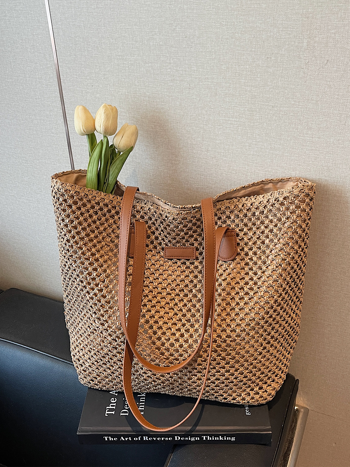 Handwoven Straw Tote Bag for Women, Large Capacity, Trendy Beach Vacation Shoulder Bag, 2025 Style Handwoven Straw Tote Bag for Women, Large Capacity, Trendy Beach Vacation Shoulder Bag, 2025 Style