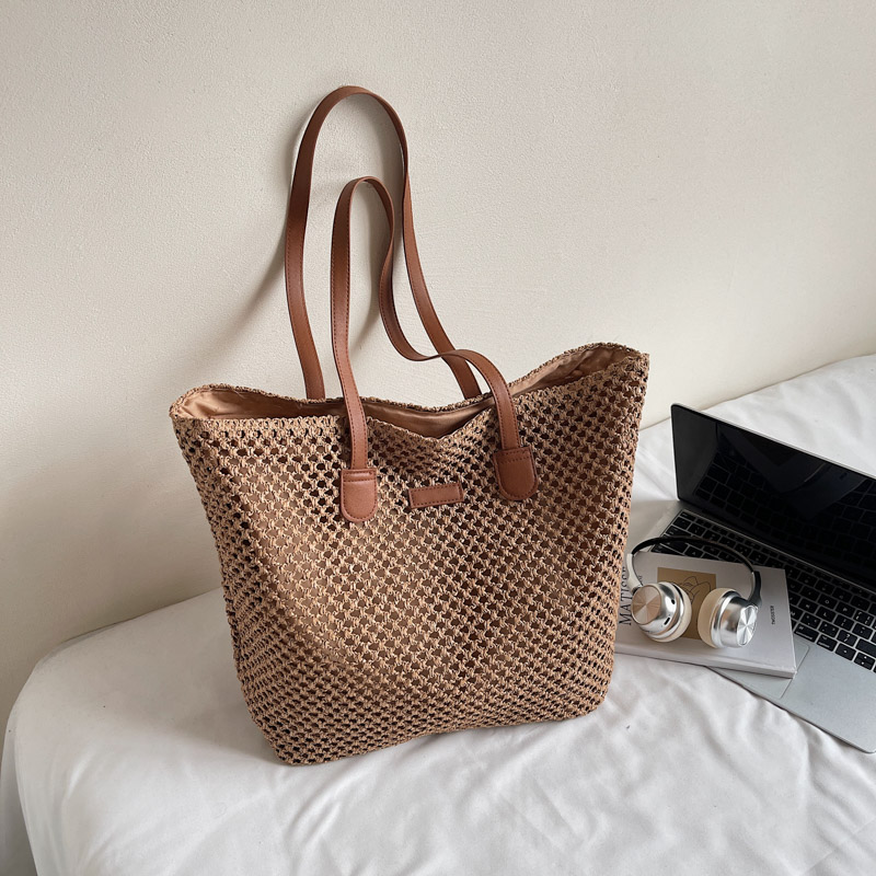 Handwoven Straw Tote Bag for Women, Large Capacity, Trendy Beach Vacation Shoulder Bag, 2025 Style Handwoven Straw Tote Bag for Women, Large Capacity, Trendy Beach Vacation Shoulder Bag, 2025 Style