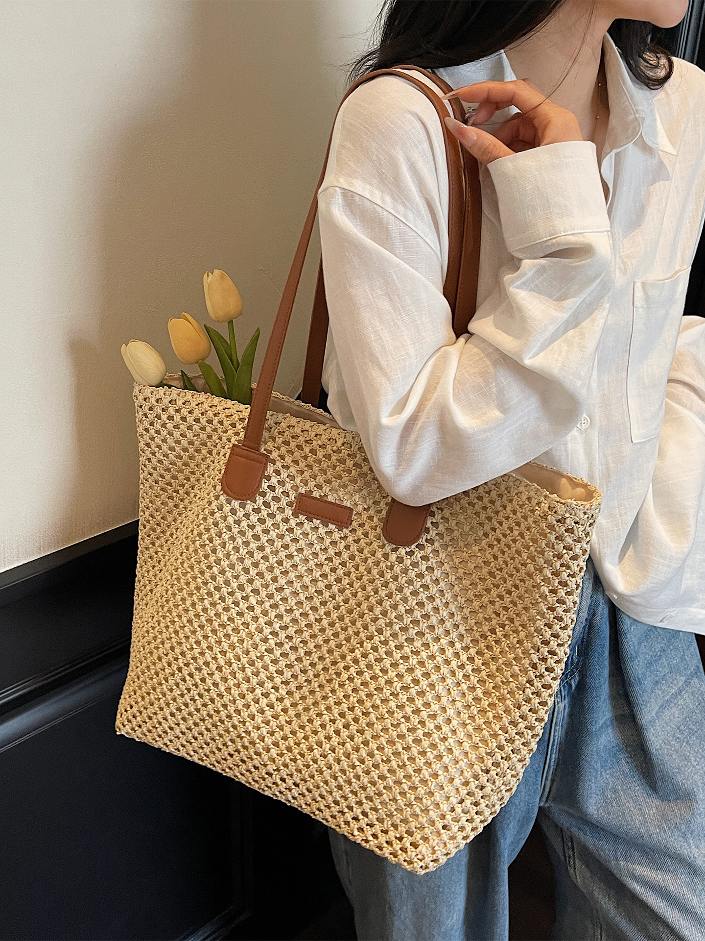 Handwoven Straw Tote Bag for Women, Large Capacity, Trendy Beach Vacation Shoulder Bag, 2025 Style Handwoven Straw Tote Bag for Women, Large Capacity, Trendy Beach Vacation Shoulder Bag, 2025 Style
