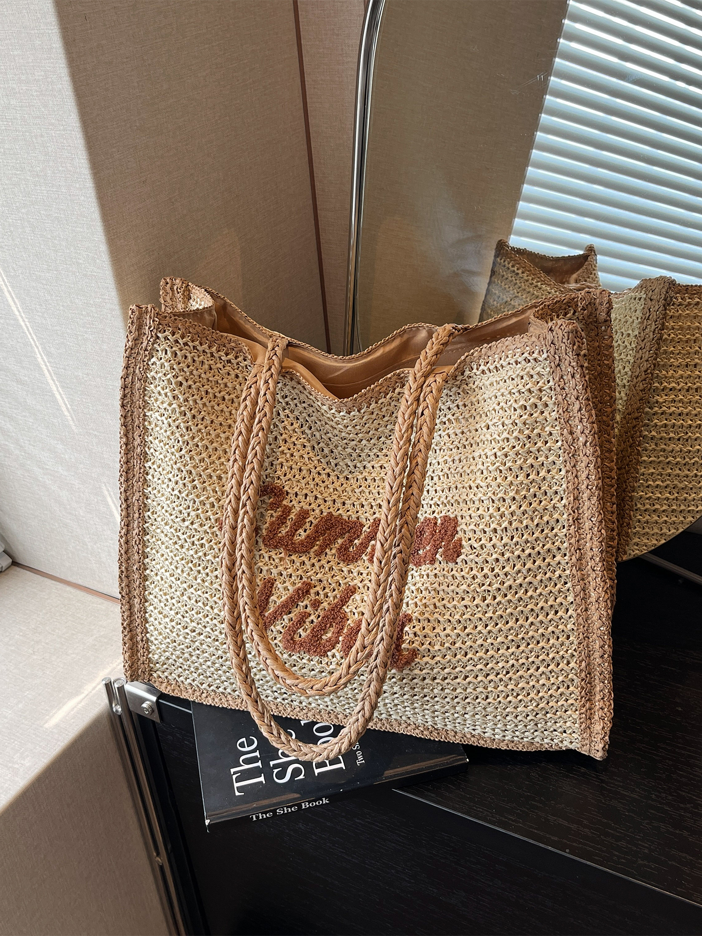 Handwoven Women's Straw Beach Tote Bag - Large Capacity Shoulder Bag for Seaside Vacation 2025 Style Handwoven Women's Straw Beach Tote Bag - Large Capacity Shoulder Bag for Seaside Vacation 2025 Style