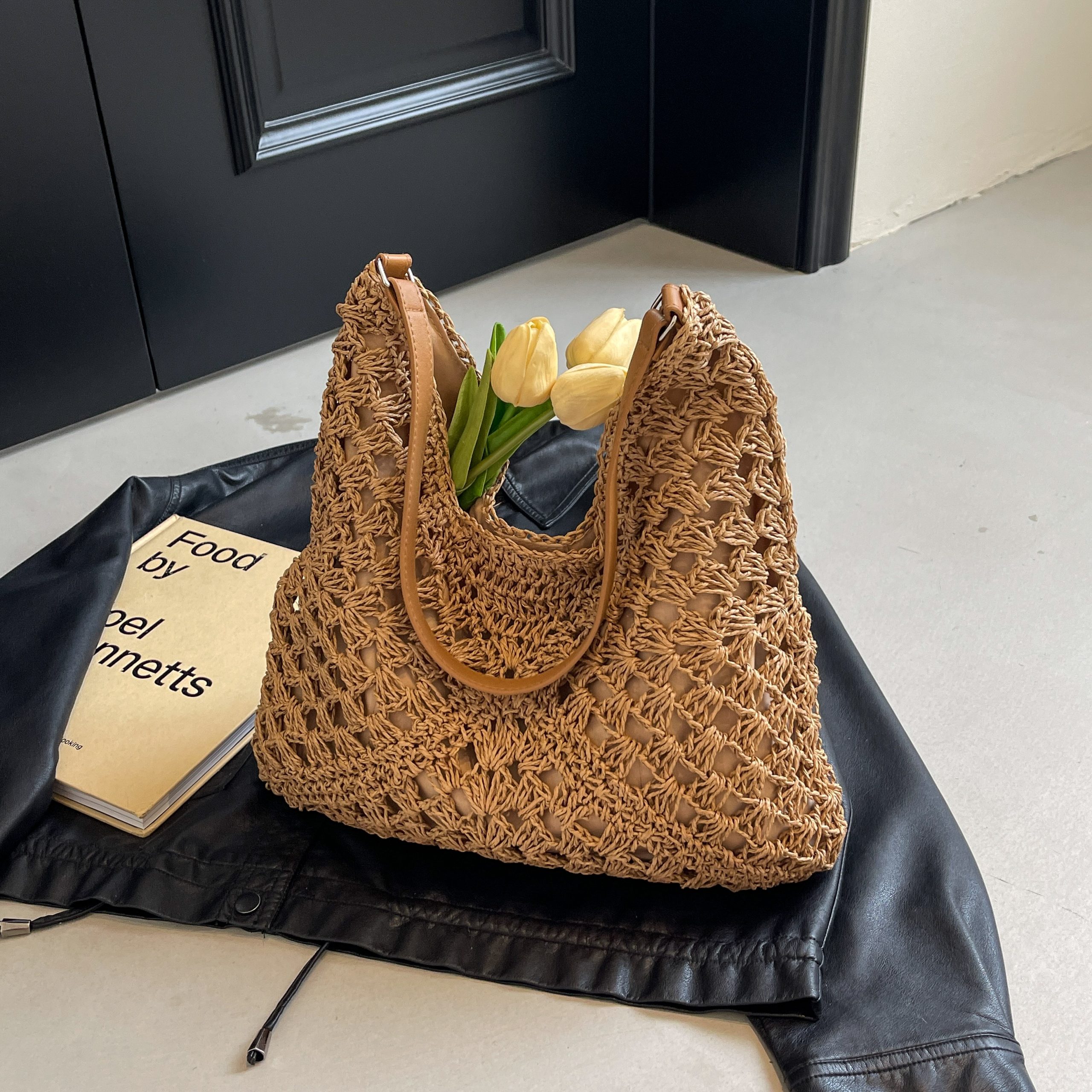 Handwoven Women's Straw Tote Bag - Trendy Large Capacity Beach Vacation Shoulder Bag 2025 Style Handwoven Women's Straw Tote Bag - Trendy Large Capacity Beach Vacation Shoulder Bag 2025 Style