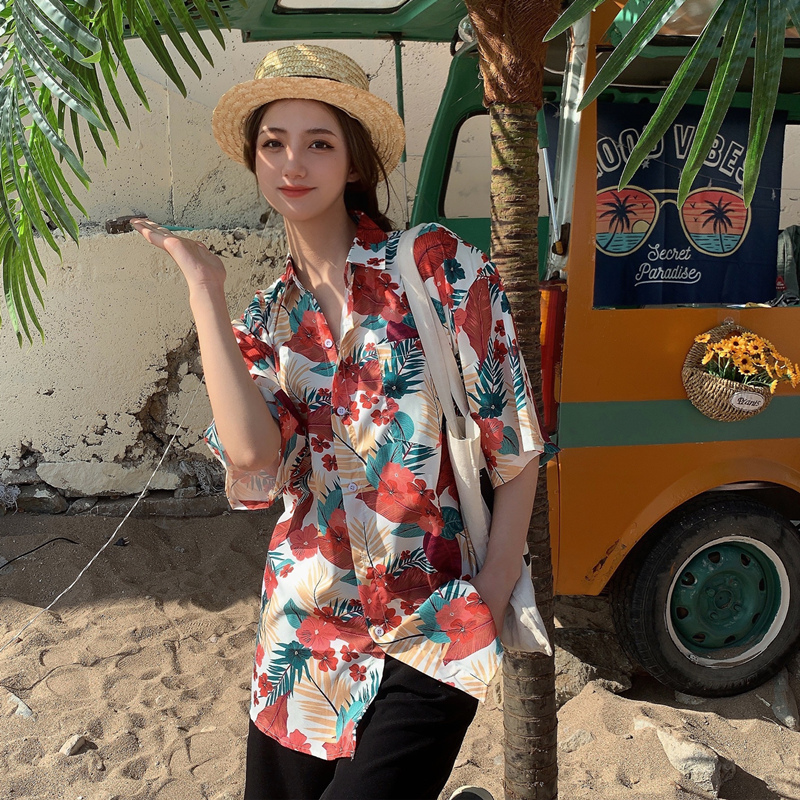 Hawaiian Floral Short Sleeve Shirt for Women - Loose Fit Beach Top in Hong Kong Style for Seaside Vacation Hawaiian Floral Short Sleeve Shirt for Women - Loose Fit Beach Top in Hong Kong Style for Seaside Vacation