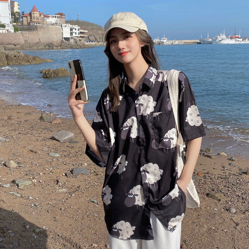 Hawaiian Floral Short Sleeve Shirt for Women - Loose Fit Beach Top in Hong Kong Style for Seaside Vacation Hawaiian Floral Short Sleeve Shirt for Women - Loose Fit Beach Top in Hong Kong Style for Seaside Vacation