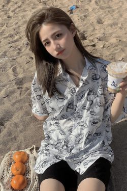 Hawaiian Floral Short Sleeve Shirt for Women - Loose Fit Beach Top in Hong Kong Style for Seaside Vacation