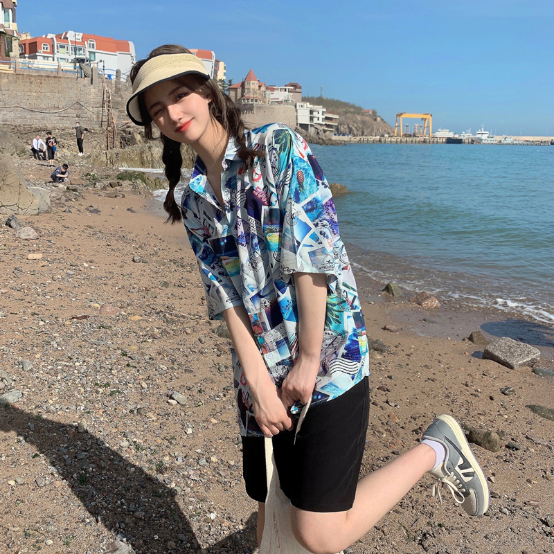 Hawaiian Floral Short Sleeve Shirt for Women - Loose Fit Beach Top in Hong Kong Style for Seaside Vacation Hawaiian Floral Short Sleeve Shirt for Women - Loose Fit Beach Top in Hong Kong Style for Seaside Vacation