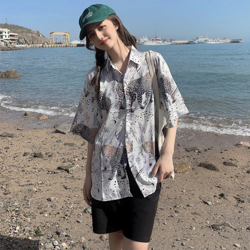 Hawaiian Floral Short Sleeve Shirt for Women - Loose Fit Beach Top in Hong Kong Style for Seaside Vacation Hawaiian Floral Short Sleeve Shirt for Women - Loose Fit Beach Top in Hong Kong Style for Seaside Vacation