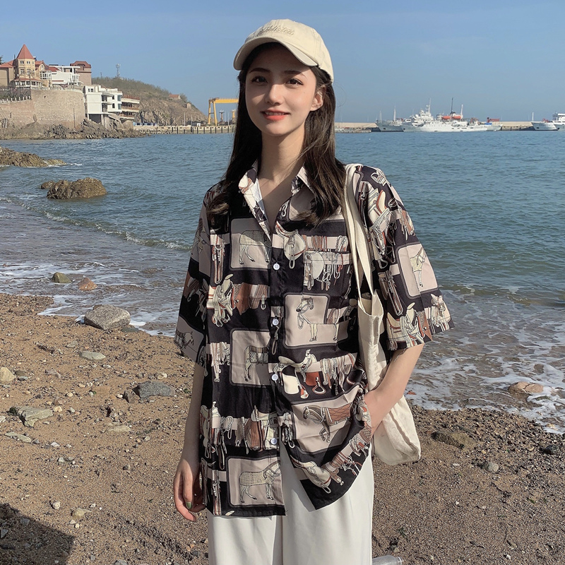 Hawaiian Floral Short Sleeve Shirt for Women - Loose Fit Beach Top in Hong Kong Style for Seaside Vacation Hawaiian Floral Short Sleeve Shirt for Women - Loose Fit Beach Top in Hong Kong Style for Seaside Vacation