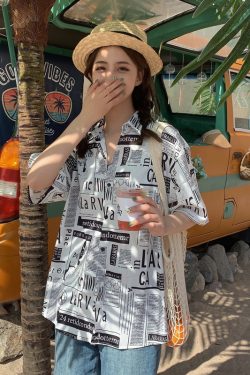 Hawaiian Floral Short Sleeve Shirt for Women - Loose Fit Beach Top in Hong Kong Style for Seaside Vacation
