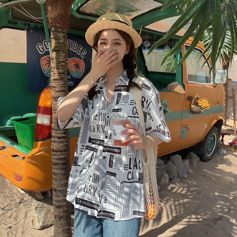 Hawaiian Floral Short Sleeve Shirt for Women - Loose Fit Beach Top in Hong Kong Style for Seaside Vacation Hawaiian Floral Short Sleeve Shirt for Women - Loose Fit Beach Top in Hong Kong Style for Seaside Vacation