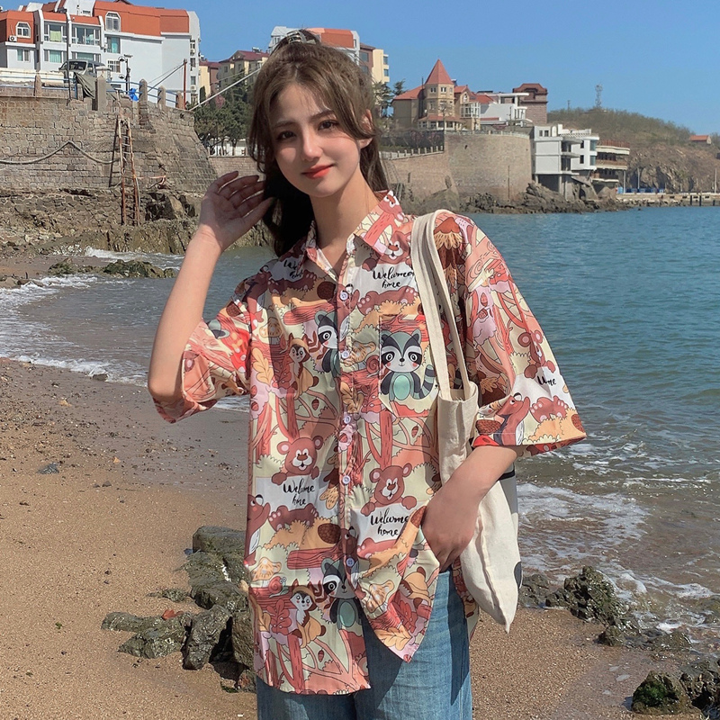 Hawaiian Floral Short Sleeve Shirt for Women - Loose Fit Beach Top in Hong Kong Style for Seaside Vacation Hawaiian Floral Short Sleeve Shirt for Women - Loose Fit Beach Top in Hong Kong Style for Seaside Vacation