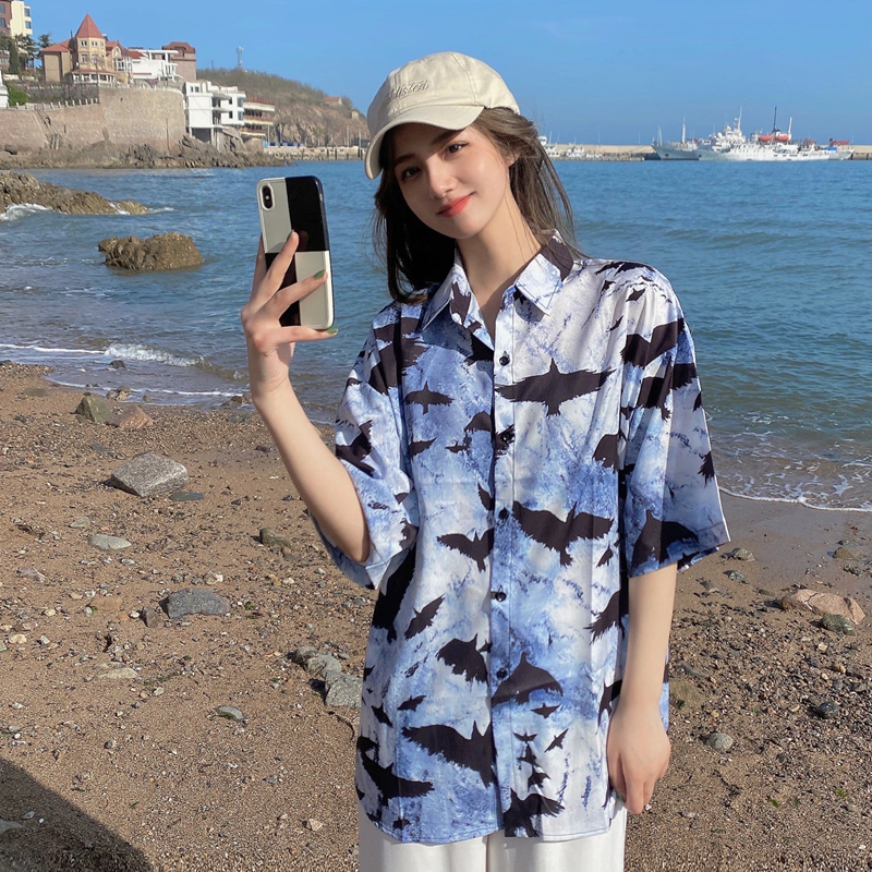 Hawaiian Floral Short Sleeve Shirt for Women - Loose Fit Beach Top in Hong Kong Style for Seaside Vacation Hawaiian Floral Short Sleeve Shirt for Women - Loose Fit Beach Top in Hong Kong Style for Seaside Vacation