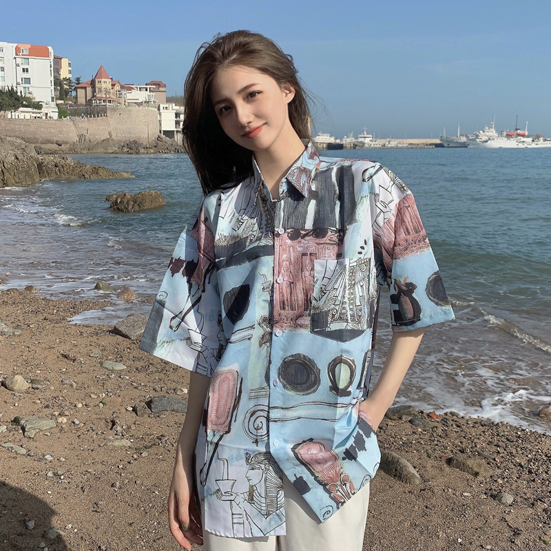 Hawaiian Floral Short Sleeve Shirt for Women - Loose Fit Beach Top in Hong Kong Style for Seaside Vacation Hawaiian Floral Short Sleeve Shirt for Women - Loose Fit Beach Top in Hong Kong Style for Seaside Vacation