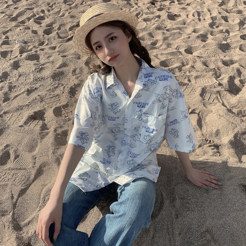 Hawaiian Floral Short Sleeve Shirt for Women - Loose Fit Beach Top in Hong Kong Style for Seaside Vacation Hawaiian Floral Short Sleeve Shirt for Women - Loose Fit Beach Top in Hong Kong Style for Seaside Vacation