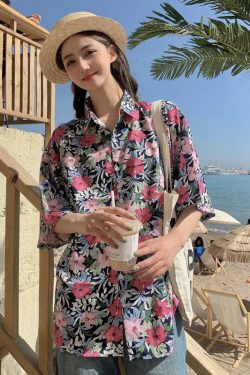 Hawaiian Floral Short Sleeve Shirt for Women - Loose Fit Beach Top in Hong Kong Style for Seaside Vacation