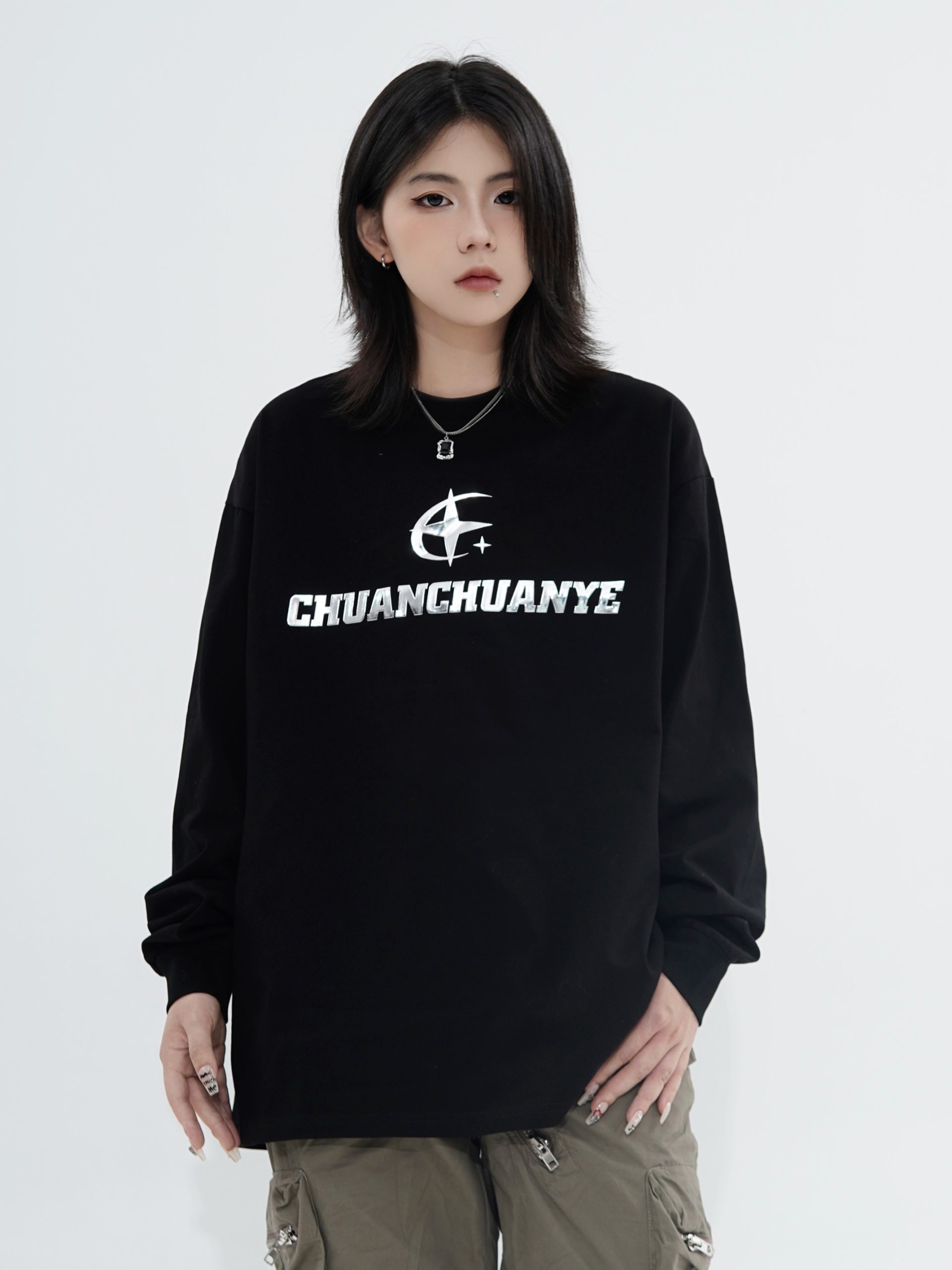 Heavyweight American Street Style Short Sleeve T-Shirt for Men & Women, Loose Fit with Small Collar, Trendy 90s Inspired Fashion. Heavyweight American Street Style Short Sleeve T-Shirt for Men & Women, Loose Fit with Small Collar, Trendy 90s Inspired Fashion.