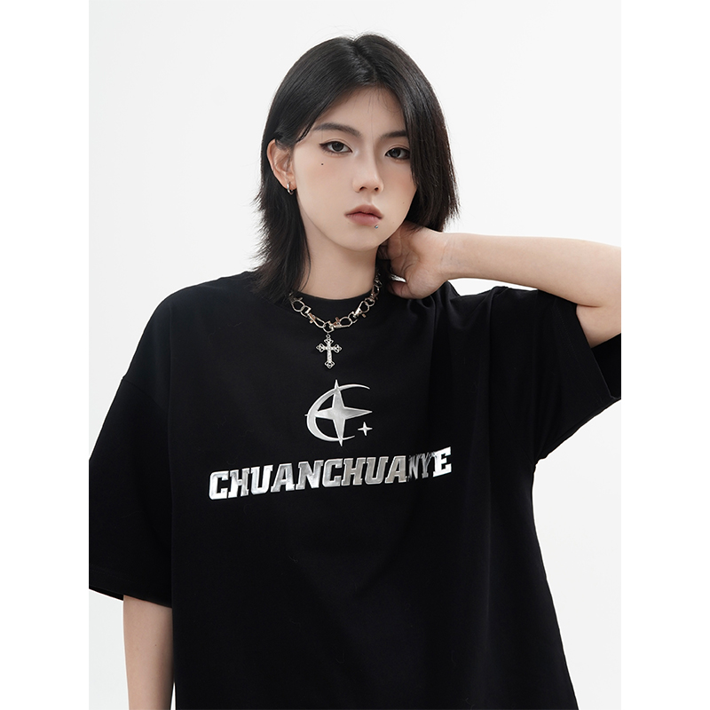 Heavyweight American Street Style Short Sleeve T-Shirt for Men & Women, Loose Fit with Small Collar, Trendy 90s Inspired Fashion. Heavyweight American Street Style Short Sleeve T-Shirt for Men & Women, Loose Fit with Small Collar, Trendy 90s Inspired Fashion.