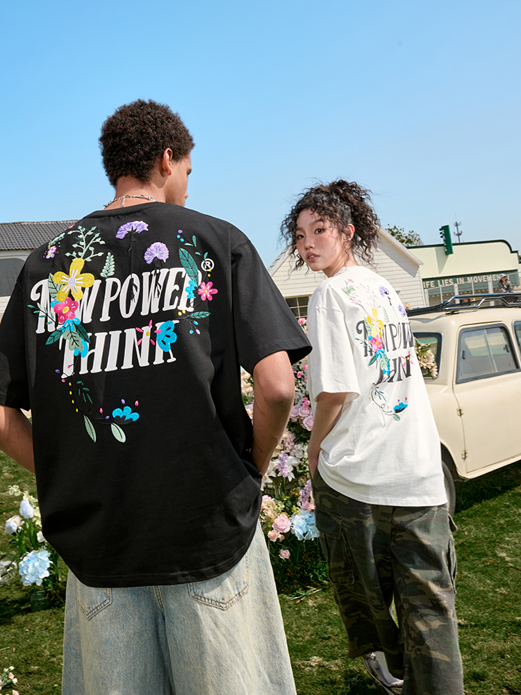 Heavyweight Floral Embroidery T-Shirt for Men and Women, Vintage Streetwear Style, Short Sleeve, 2025 Summer Fashion Heavyweight Floral Embroidery T-Shirt for Men and Women, Vintage Streetwear Style, Short Sleeve, 2025 Summer Fashion