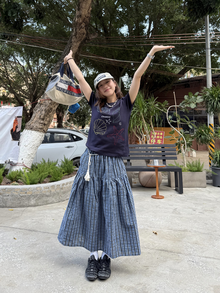 Heavyweight Shell Embroidery Short Sleeve T-Shirt for Women - Slim Fit, Flattering Round Neck Top, Casual 90s Style Heavyweight Shell Embroidery Short Sleeve T-Shirt for Women - Slim Fit, Flattering Round Neck Top, Casual 90s Style