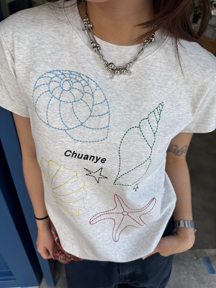 Heavyweight Shell Embroidery Short Sleeve T-Shirt for Women - Slim Fit, Flattering Round Neck Top, Casual 90s Style Heavyweight Shell Embroidery Short Sleeve T-Shirt for Women - Slim Fit, Flattering Round Neck Top, Casual 90s Style