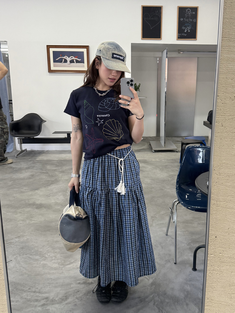 Heavyweight Shell Embroidery Short Sleeve T-Shirt for Women - Slim Fit, Flattering Round Neck Top, Casual 90s Style Heavyweight Shell Embroidery Short Sleeve T-Shirt for Women - Slim Fit, Flattering Round Neck Top, Casual 90s Style