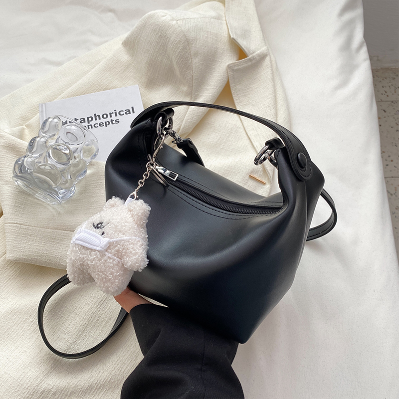 High-End French-Style Handbag for Women - Autumn Winter 2025 Tote, Shoulder & Crossbody Bag, Trendy Niche Fashion Accessory High-End French-Style Handbag for Women - Autumn Winter 2025 Tote, Shoulder & Crossbody Bag, Trendy Niche Fashion Accessory