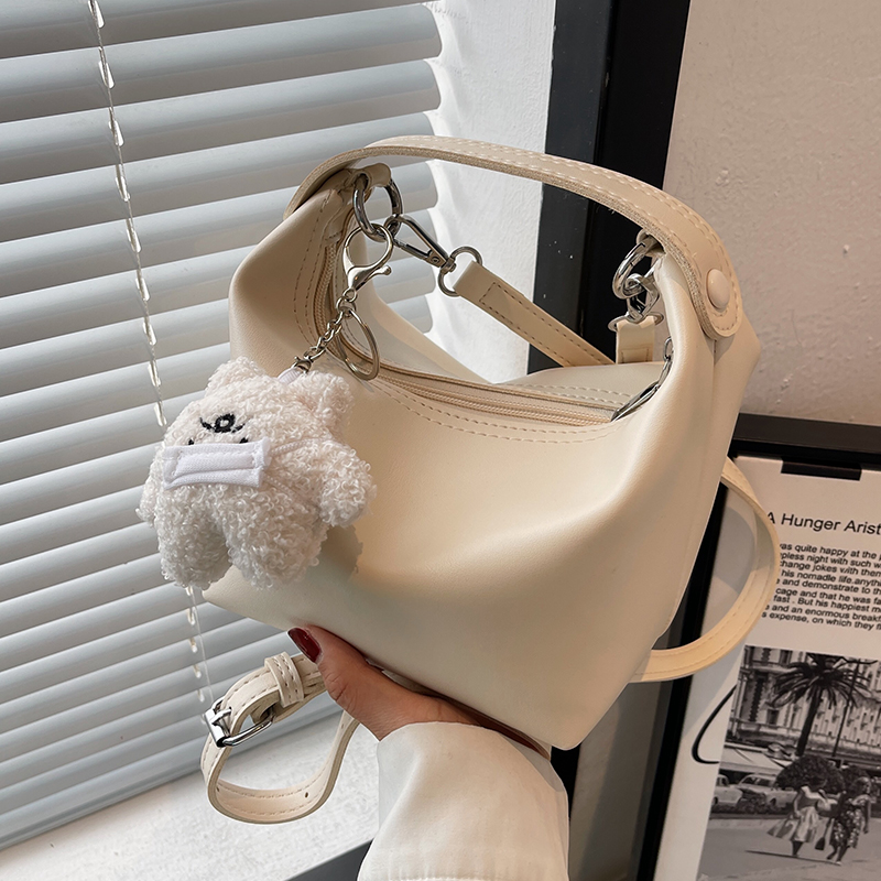 High-End French-Style Handbag for Women - Autumn Winter 2025 Tote, Shoulder & Crossbody Bag, Trendy Niche Fashion Accessory High-End French-Style Handbag for Women - Autumn Winter 2025 Tote, Shoulder & Crossbody Bag, Trendy Niche Fashion Accessory