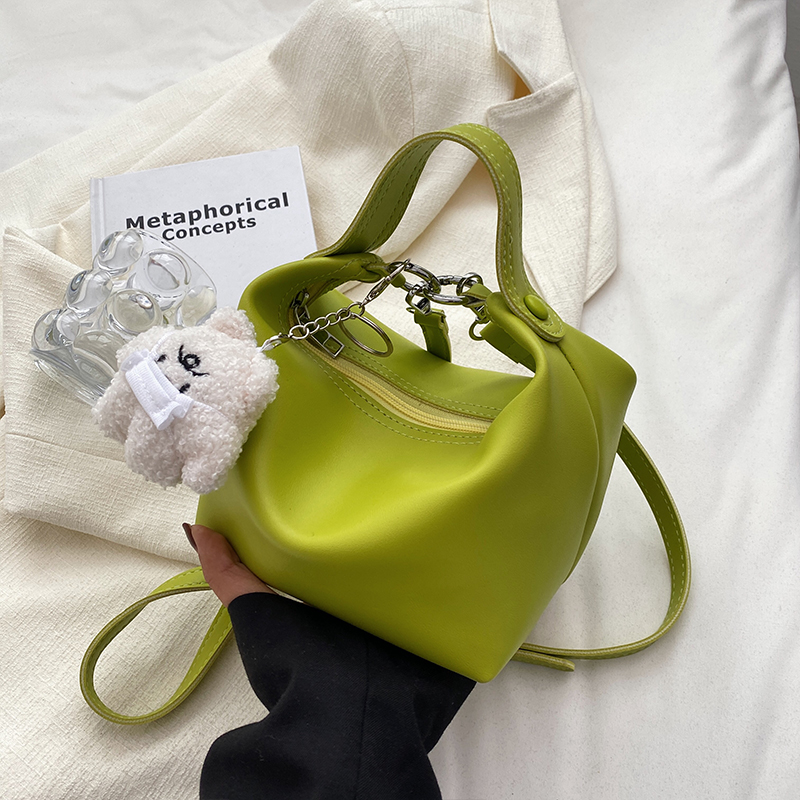 High-End French-Style Handbag for Women - Autumn Winter 2025 Tote, Shoulder & Crossbody Bag, Trendy Niche Fashion Accessory High-End French-Style Handbag for Women - Autumn Winter 2025 Tote, Shoulder & Crossbody Bag, Trendy Niche Fashion Accessory