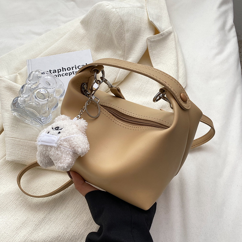 High-End French-Style Handbag for Women - Autumn Winter 2025 Tote, Shoulder & Crossbody Bag, Trendy Niche Fashion Accessory High-End French-Style Handbag for Women - Autumn Winter 2025 Tote, Shoulder & Crossbody Bag, Trendy Niche Fashion Accessory