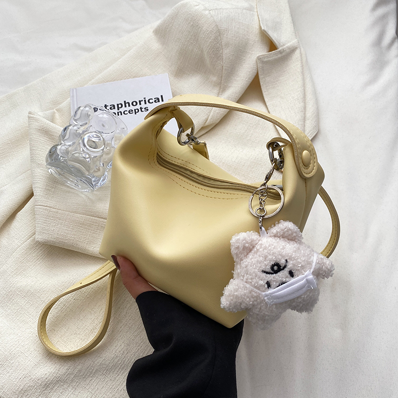 High-End French-Style Handbag for Women - Autumn Winter 2025 Tote, Shoulder & Crossbody Bag, Trendy Niche Fashion Accessory High-End French-Style Handbag for Women - Autumn Winter 2025 Tote, Shoulder & Crossbody Bag, Trendy Niche Fashion Accessory