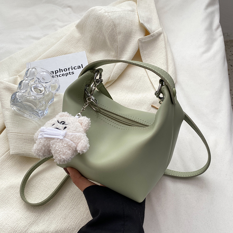 High-End French-Style Handbag for Women - Autumn Winter 2025 Tote, Shoulder & Crossbody Bag, Trendy Niche Fashion Accessory High-End French-Style Handbag for Women - Autumn Winter 2025 Tote, Shoulder & Crossbody Bag, Trendy Niche Fashion Accessory