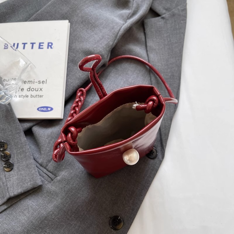 High-End Red Mini Crossbody Phone Bag for Women - Summer 2025 Trendy Accessory High-End Red Mini Crossbody Phone Bag for Women - Summer 2025 Trendy Accessory