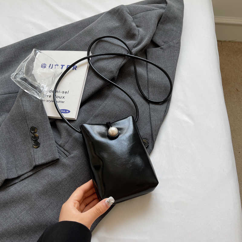 High-End Red Mini Crossbody Phone Bag for Women - Summer 2025 Trendy Accessory High-End Red Mini Crossbody Phone Bag for Women - Summer 2025 Trendy Accessory