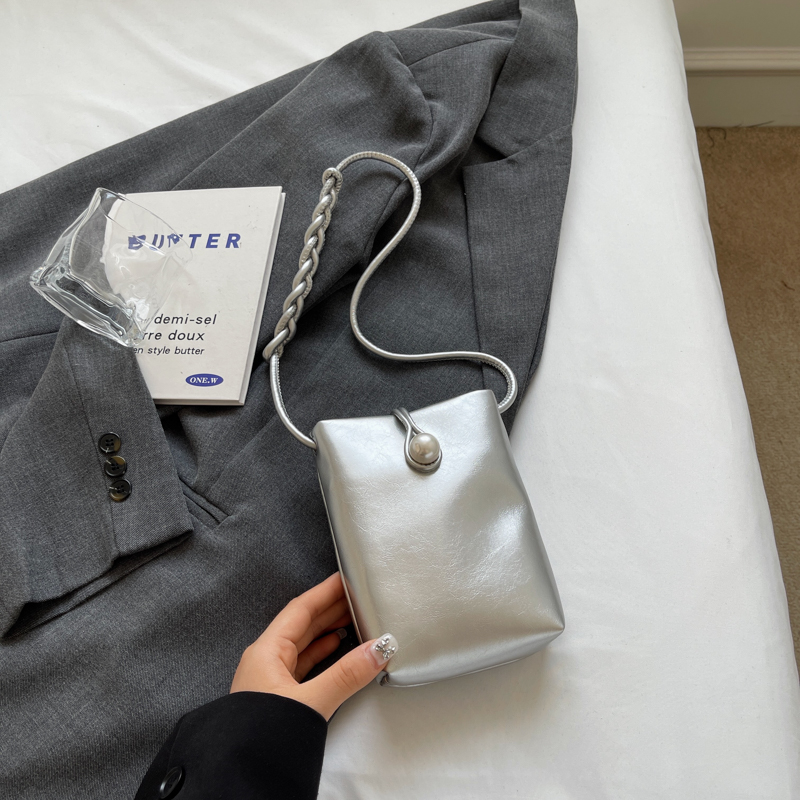 High-End Red Mini Crossbody Phone Bag for Women - Summer 2025 Trendy Accessory High-End Red Mini Crossbody Phone Bag for Women - Summer 2025 Trendy Accessory