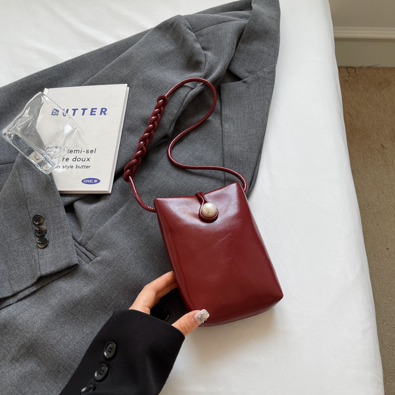 High-End Red Mini Crossbody Phone Bag for Women - Summer 2025 Trendy Accessory High-End Red Mini Crossbody Phone Bag for Women - Summer 2025 Trendy Accessory