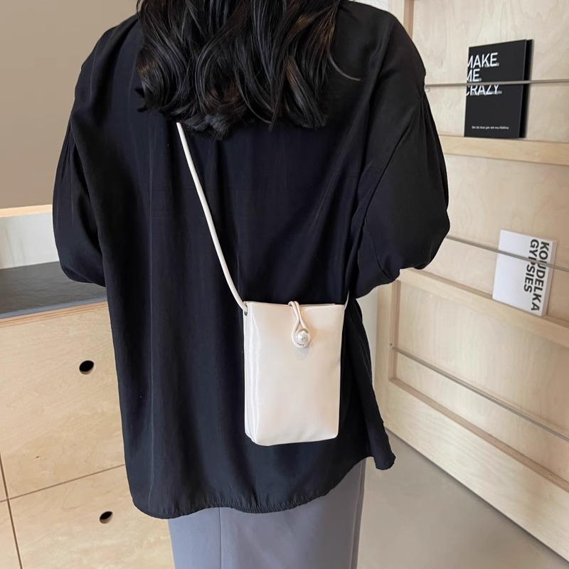 High-End Red Mini Crossbody Phone Bag for Women - Summer 2025 Trendy Accessory High-End Red Mini Crossbody Phone Bag for Women - Summer 2025 Trendy Accessory