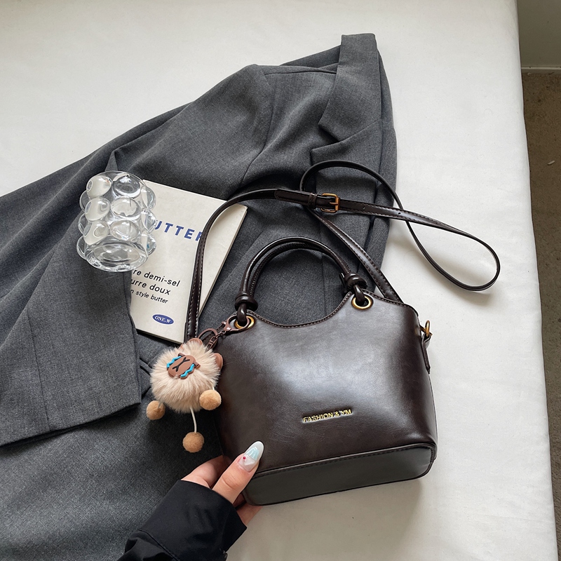 High-End Retro Bucket Handbag for Women - Versatile Textured Crossbody & Shoulder Bag for Summer 2025 Fashion High-End Retro Bucket Handbag for Women - Versatile Textured Crossbody & Shoulder Bag for Summer 2025 Fashion