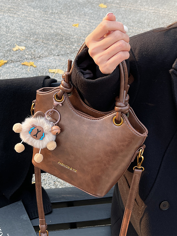 High-End Retro Bucket Handbag for Women - Versatile Textured Crossbody & Shoulder Bag for Summer 2025 Fashion High-End Retro Bucket Handbag for Women - Versatile Textured Crossbody & Shoulder Bag for Summer 2025 Fashion