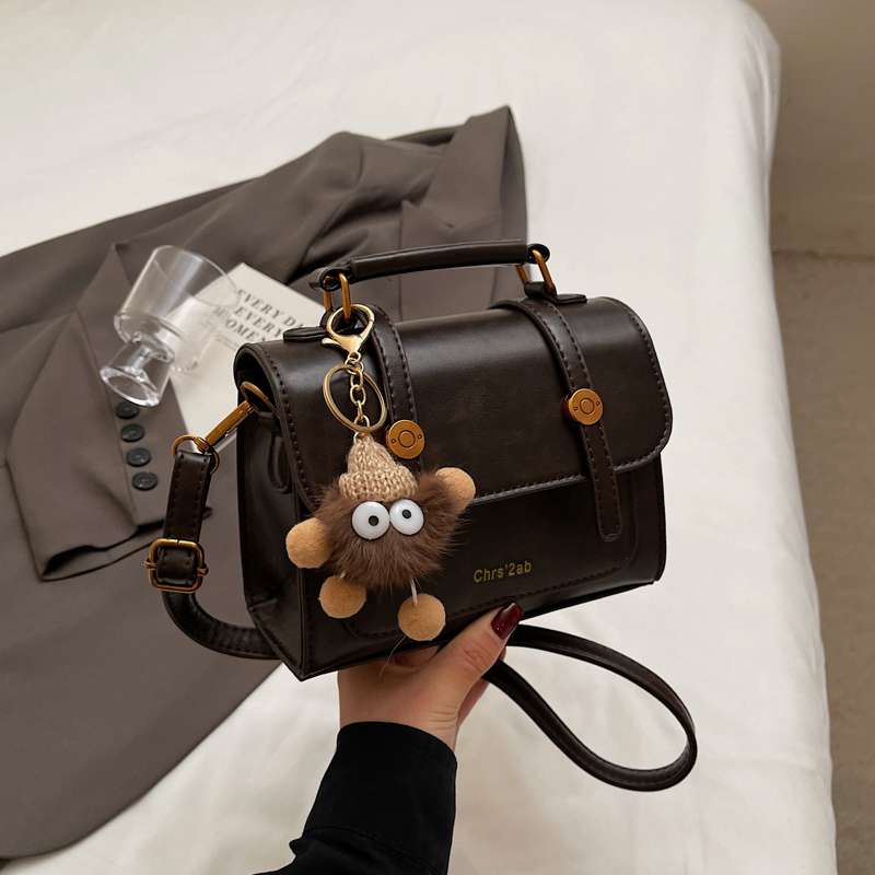 High-End Retro Handbag for Women - Summer 2025 Fashion, Versatile Commuting Shoulder & Crossbody Small Square Bag High-End Retro Handbag for Women - Summer 2025 Fashion, Versatile Commuting Shoulder & Crossbody Small Square Bag