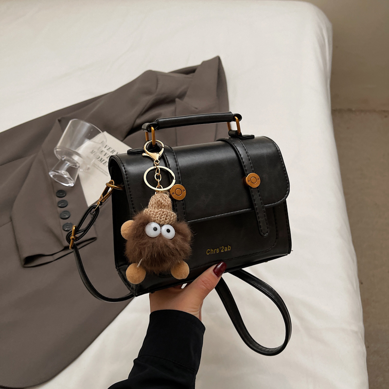 High-End Retro Handbag for Women - Summer 2025 Fashion, Versatile Commuting Shoulder & Crossbody Small Square Bag High-End Retro Handbag for Women - Summer 2025 Fashion, Versatile Commuting Shoulder & Crossbody Small Square Bag