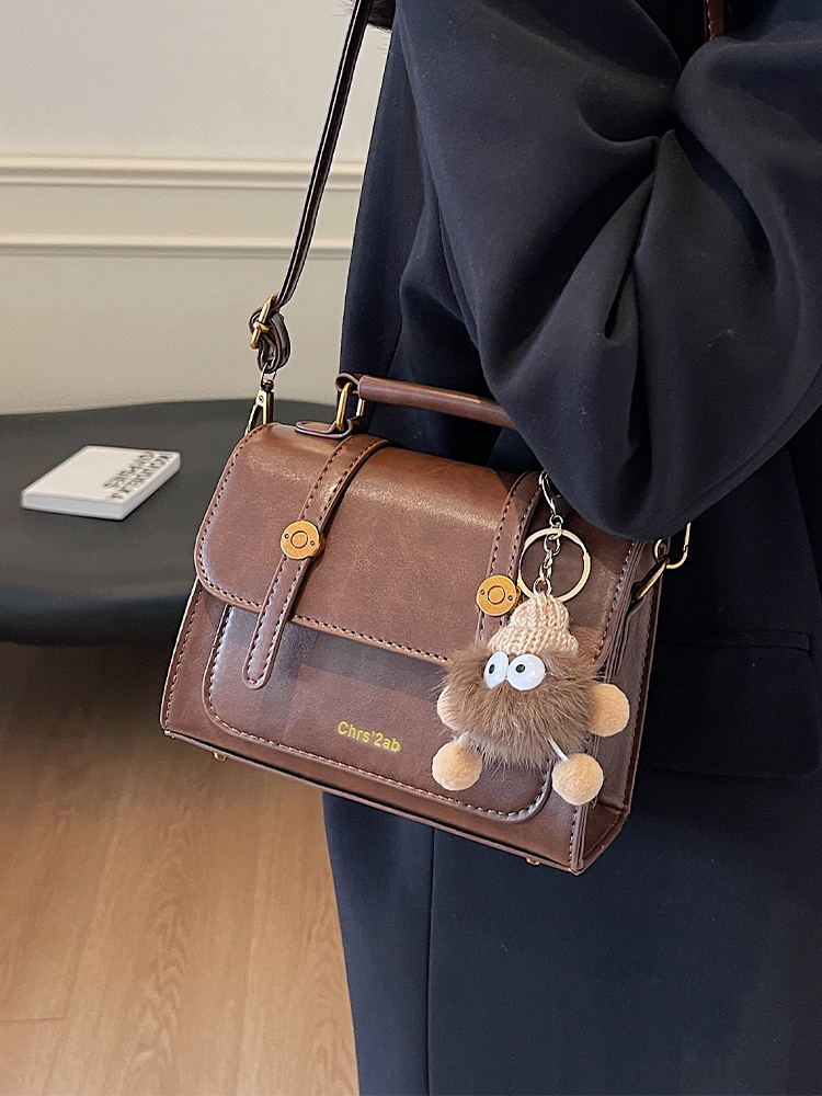 High-End Retro Handbag for Women - Summer 2025 Fashion, Versatile Commuting Shoulder & Crossbody Small Square Bag High-End Retro Handbag for Women - Summer 2025 Fashion, Versatile Commuting Shoulder & Crossbody Small Square Bag