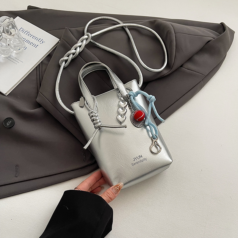 High-End Silver Mini Bag for Women - Lightweight Handheld Crossbody Zipper Bag for Summer 2025, Perfect for Y2K Fashion High-End Silver Mini Bag for Women - Lightweight Handheld Crossbody Zipper Bag for Summer 2025, Perfect for Y2K Fashion