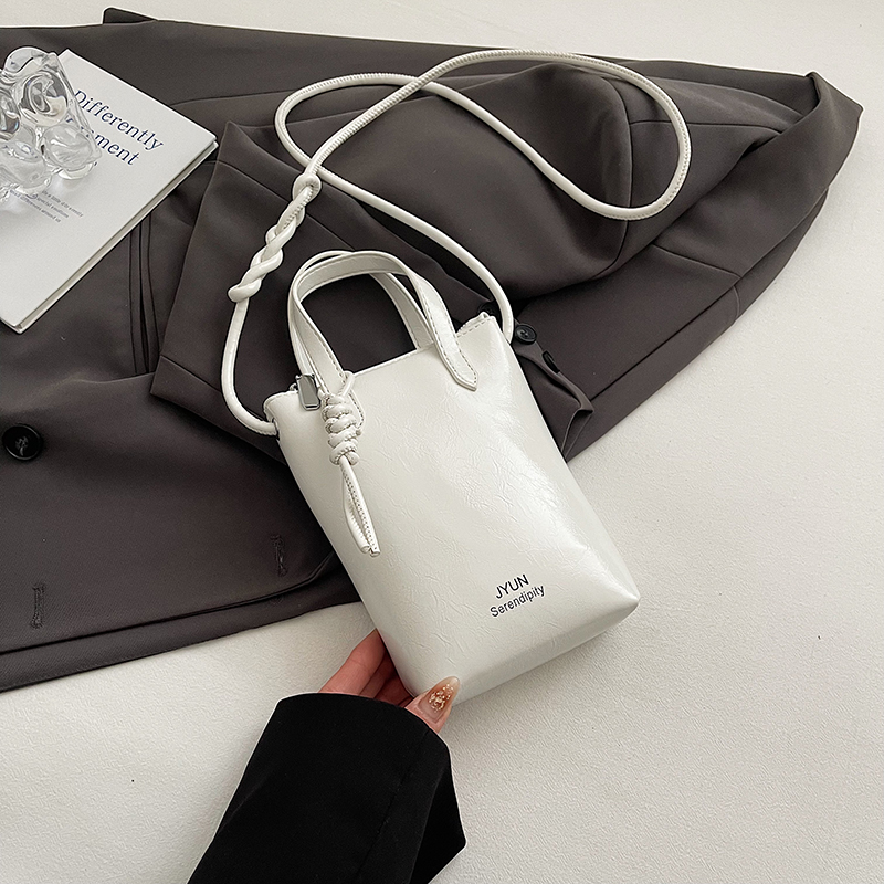 High-End Silver Mini Bag for Women - Lightweight Handheld Crossbody Zipper Bag for Summer 2025, Perfect for Y2K Fashion High-End Silver Mini Bag for Women - Lightweight Handheld Crossbody Zipper Bag for Summer 2025, Perfect for Y2K Fashion