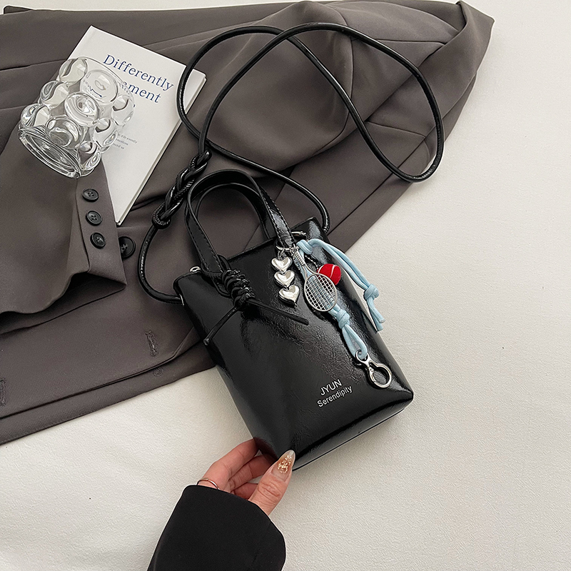 High-End Silver Mini Bag for Women - Lightweight Handheld Crossbody Zipper Bag for Summer 2025, Perfect for Y2K Fashion High-End Silver Mini Bag for Women - Lightweight Handheld Crossbody Zipper Bag for Summer 2025, Perfect for Y2K Fashion