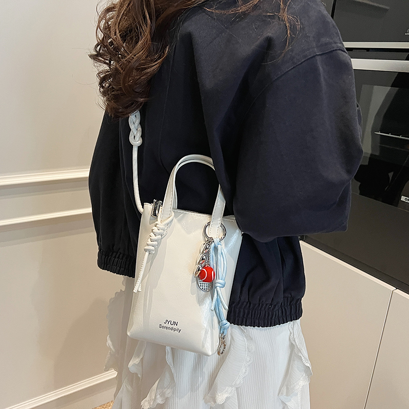 High-End Silver Mini Bag for Women - Lightweight Handheld Crossbody Zipper Bag for Summer 2025, Perfect for Y2K Fashion High-End Silver Mini Bag for Women - Lightweight Handheld Crossbody Zipper Bag for Summer 2025, Perfect for Y2K Fashion