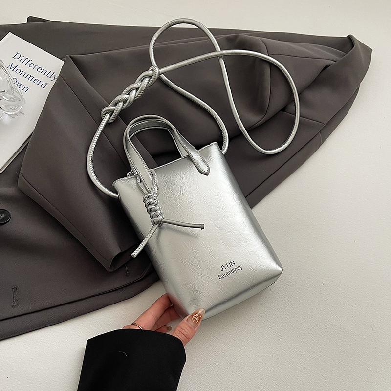 High-End Silver Mini Bag for Women - Lightweight Handheld Crossbody Zipper Bag for Summer 2025, Perfect for Y2K Fashion High-End Silver Mini Bag for Women - Lightweight Handheld Crossbody Zipper Bag for Summer 2025, Perfect for Y2K Fashion