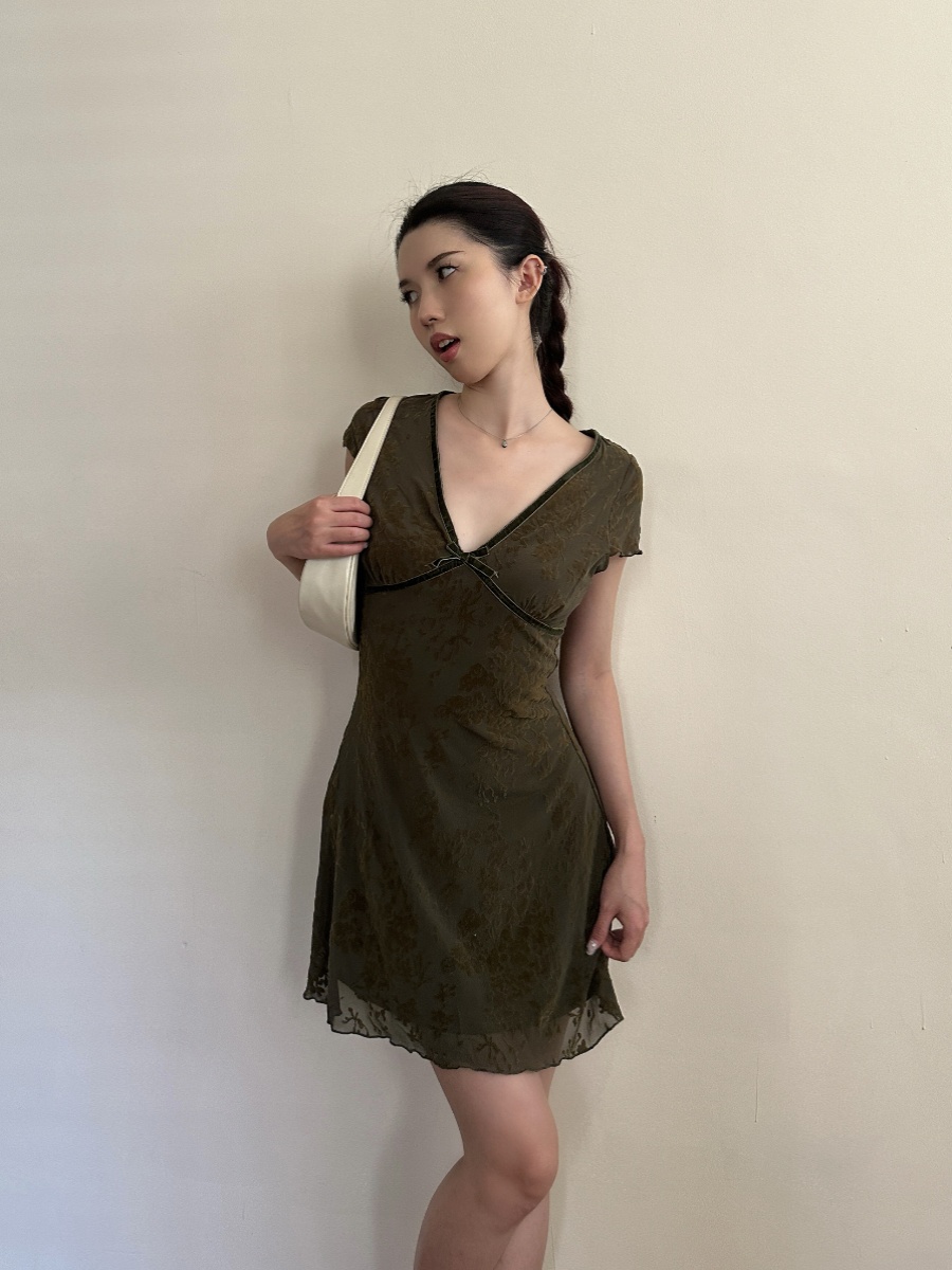 High-End Velvet Jacquard V-Neck Waist-Defining Slimming Sexy Long Dress for Women - Summer 2025 Fashion Trend High-End Velvet Jacquard V-Neck Waist-Defining Slimming Sexy Long Dress for Women - Summer 2025 Fashion Trend