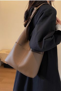 High-End Versatile Bucket Bag for Women - Retro Shoulder Tote with Large Capacity for Spring/Summer 2025 Fashion