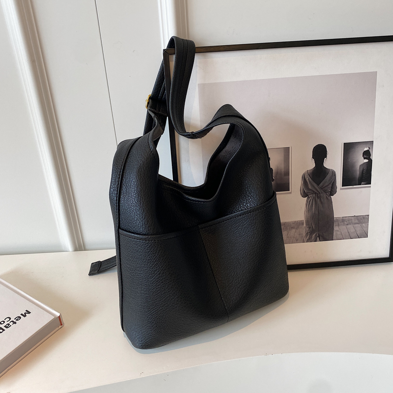 High-End Versatile Bucket Bag for Women - Retro Shoulder Tote with Large Capacity for Spring/Summer 2025 Fashion High-End Versatile Bucket Bag for Women - Retro Shoulder Tote with Large Capacity for Spring/Summer 2025 Fashion